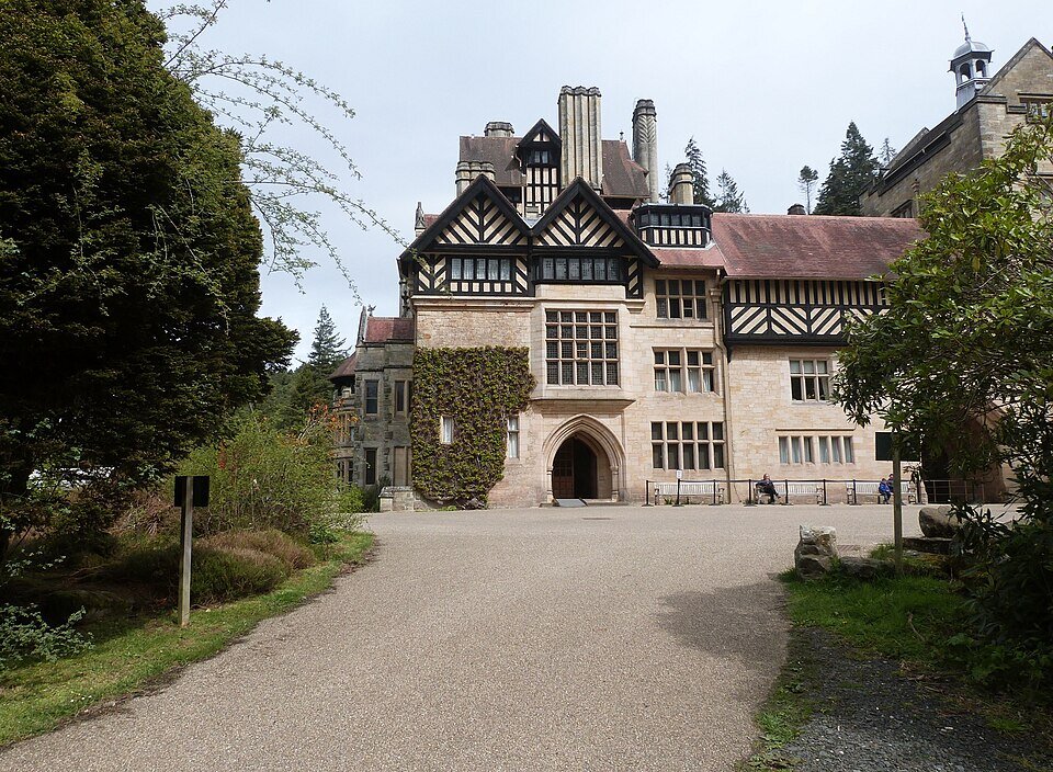 Cragside, Northumberland — south front. Lord Armstrong&rsquo;s Tudor-revival country house, the first home in the world to be lit by hydroelectricity. Image: Wikimedia Commons (CC BY-SA 2.0).
