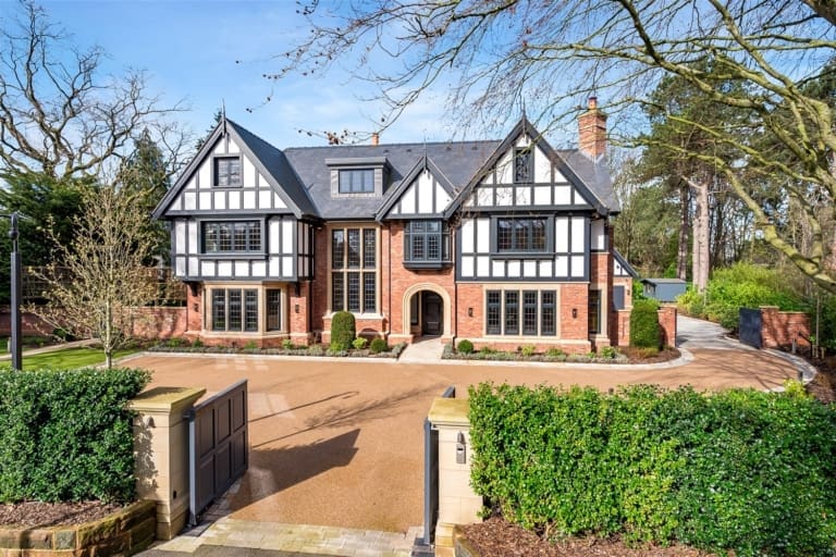 Broadway, Hale, Altrincham WA15