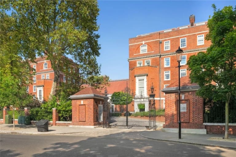 Academy Gardens, W8