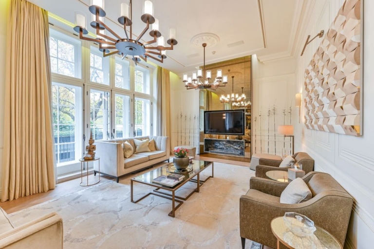 Connaught Place, W2